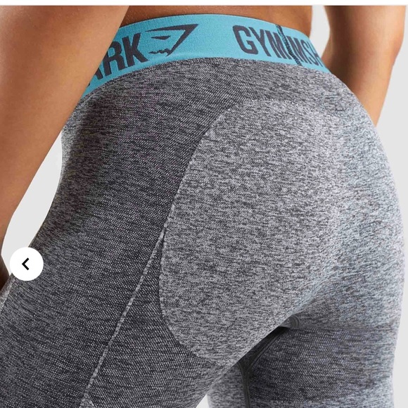 GYMSHARK WORKOUT SET: crop and leggings - Picture 9 of 10